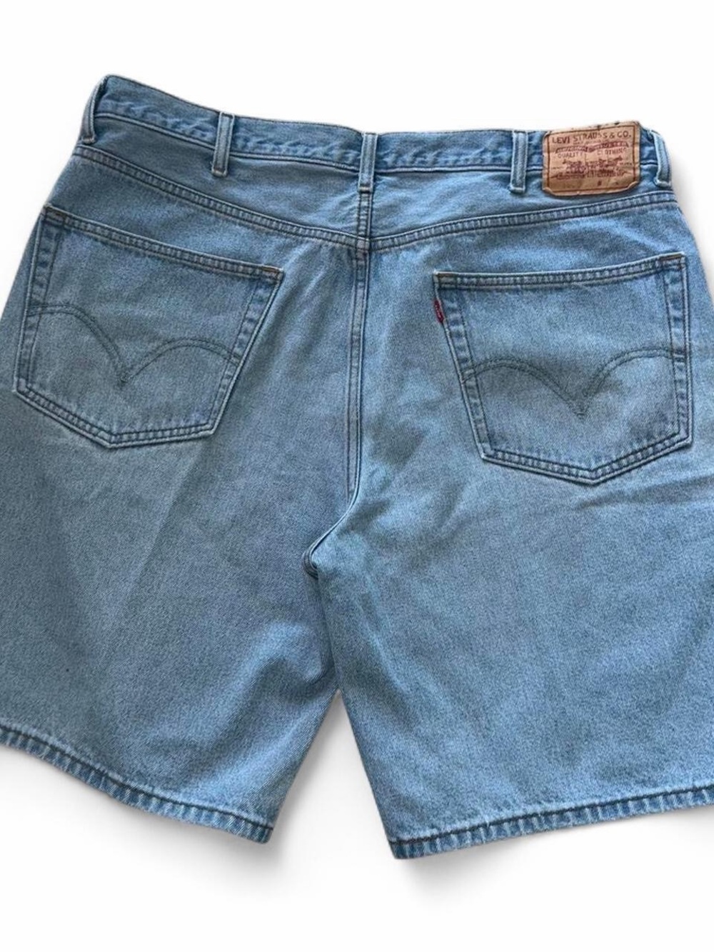 Vintage Y2K Levi’s 550 denim jean shorts dad jorts size 40
